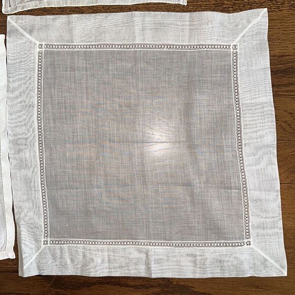 Bundle of six vintage white/cream cotton tatted or lace handkerchiefs - Picture 2 of 8